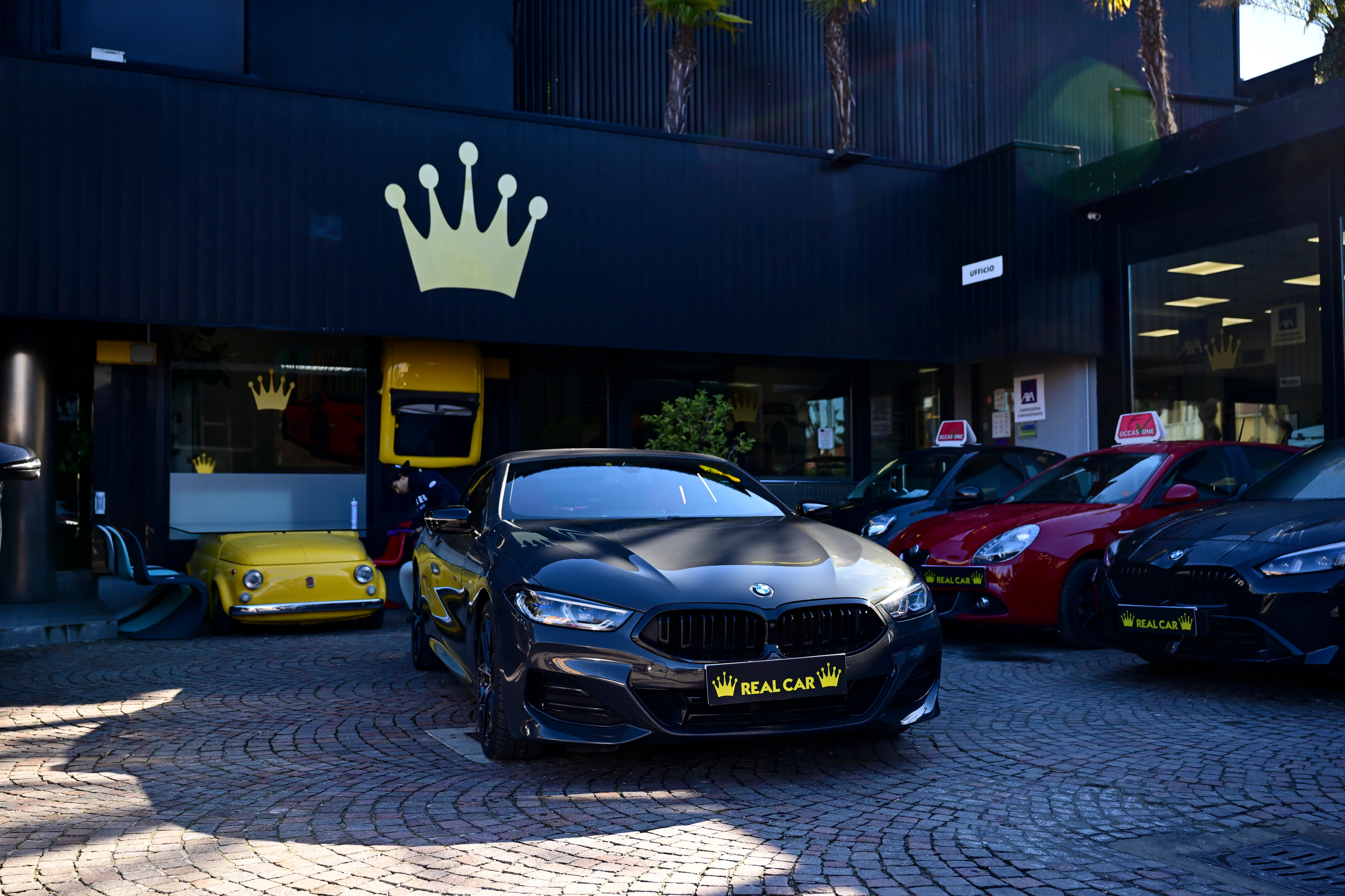 BMW nel parcheggio Real Car — Centro auto Desio